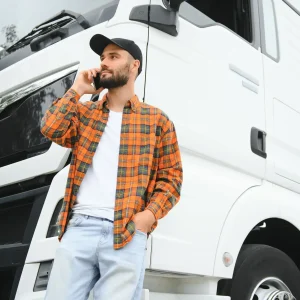 Driver on the phone with a roadside assistance expert.